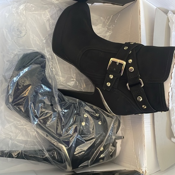 Black color - Picture 2 of 4